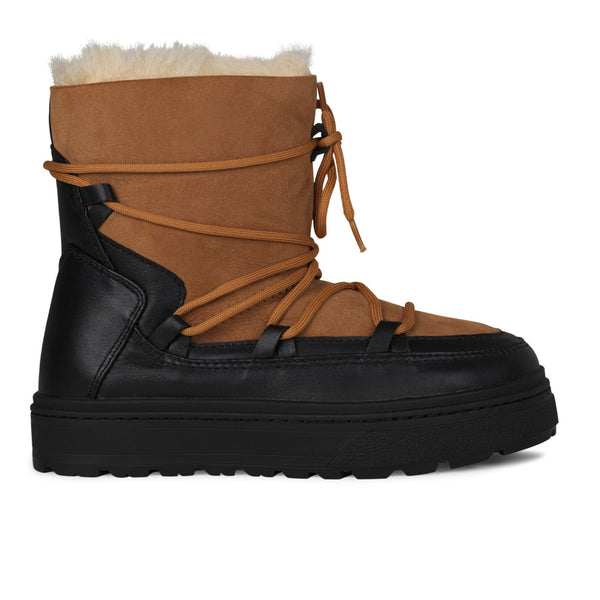 High quality shearling boots  Lovelies shearling boots bring softness and warmth to your feet this autumn. With soft and durable rubber soles plus a gorgeous design you're perfectly suited for the wintertime.  