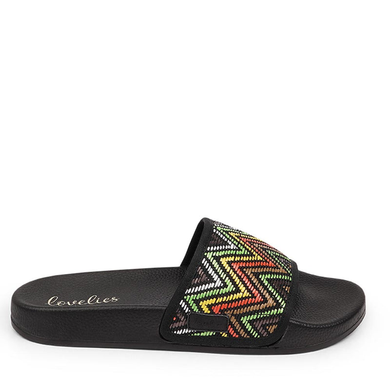 Since 2019 Lovelies Studio has been creating shoes and leathergoods for women and men inspired by an open mind, Scandinavian minimalism and a bit of vintage influences. Fashion slides with soft rubber soles, perfect for your next summer vacation.