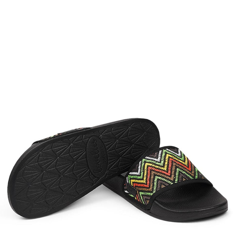 Since 2019 Lovelies Studio has been creating shoes and leathergoods for women and men inspired by an open mind, Scandinavian minimalism and a bit of vintage influences. Fashion slides with soft rubber soles, perfect for your next summer vacation.