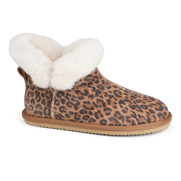 Soft and cosy shearling slippers   Lovelies shearling slippers are the essence of comfortability. When you’re in the need of surrounding your feet in soft and warm slippers, Lovelies shearling slippers are the answer. With soft and durable soles, warm shearling and a gorgeous design, you’ll never want to wear any other home-shoe to make you feel at ease.