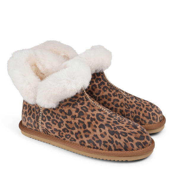 Soft and cosy shearling slippers   Lovelies shearling slippers are the essence of comfortability. When you’re in the need of surrounding your feet in soft and warm slippers, Lovelies shearling slippers are the answer. With soft and durable soles, warm shearling and a gorgeous design, you’ll never want to wear any other home-shoe to make you feel at ease.