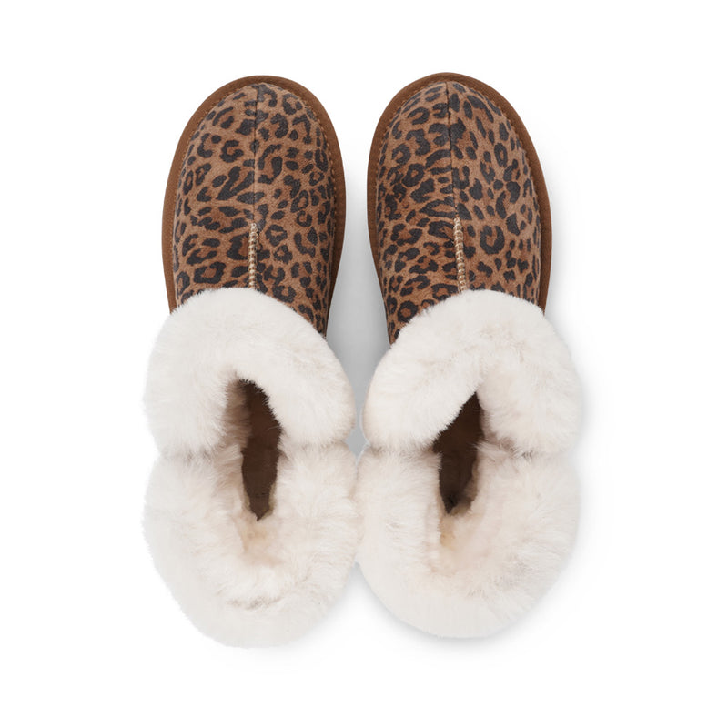 Soft and cosy shearling slippers   Lovelies shearling slippers are the essence of comfortability. When you’re in the need of surrounding your feet in soft and warm slippers, Lovelies shearling slippers are the answer. With soft and durable soles, warm shearling and a gorgeous design, you’ll never want to wear any other home-shoe to make you feel at ease.