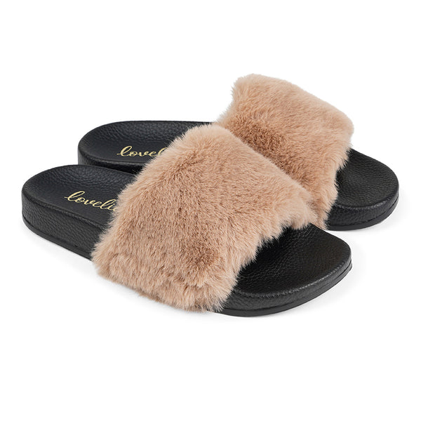 Lovelies Studio Denmark -  Exclusive slides with faux fur. Beautiful and feminine faux fur slides.  The soft rubber sole is light and very comfortable.   We are proud member of 1% for the planet  Enjoy your Lovelies  Material:  Sole : PU   Rubber Lining: Cotton Upper: Faux fur Summer slides in black and Ivory