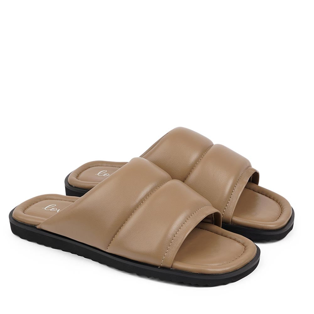 Lovelies Studio - Vesime sandals. Feminine and comfortable nappa leather sandals with a super puffy wide strap.  With its delicate and soft fabrics, you feel at ease and elegant at the same time. The easy to-go sandals will fit to your feminine dress or your summer jeans.  Size and fit:  True to size If you are between sizes, we recommend taking the next size up. See our Size Guide  Material:  Outsole / Insole : Rubber  Footbed: Nappa leather Lining: Nappa leather Upper: Nappa leather