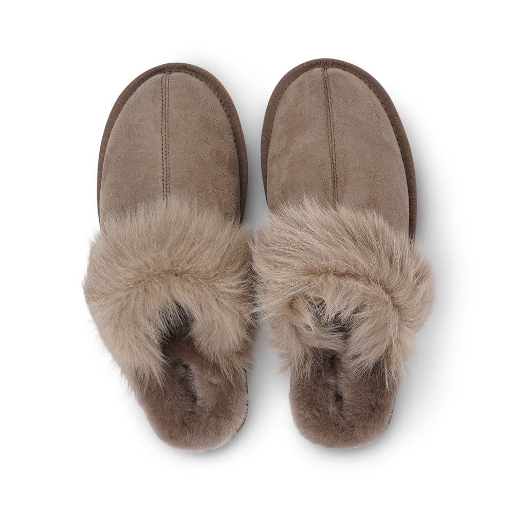 Lovelies Studio - homeshoes - hjemmesko -Soft and cosy shearling slippers  Lovelies shearling slippers are the essence of comfortability. When you’re in the need of surrounding your feet in soft and warm slippers, Lovelies shearling slippers are the answer. With soft and durable soles, warm shearling and a gorgeous design, you’ll never want to wear any other home-shoe to make you feel at ease.