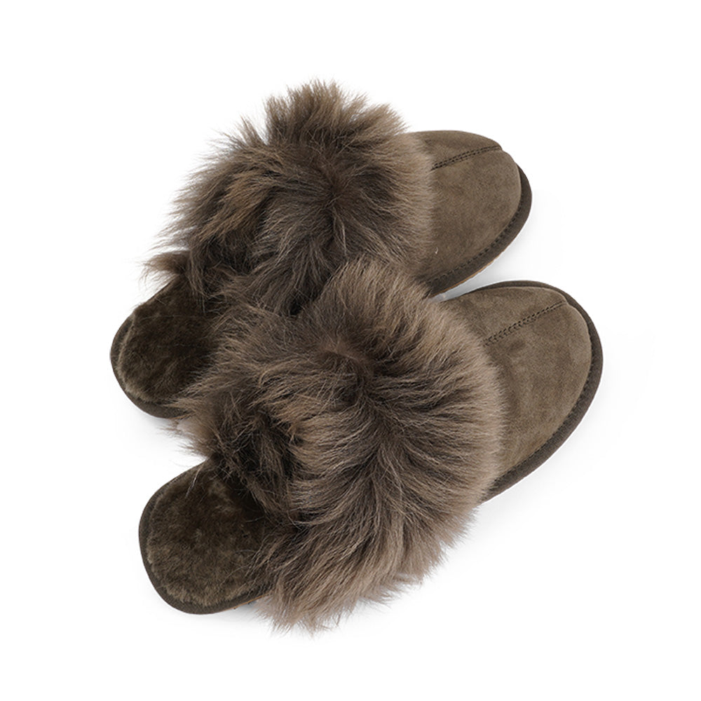 Lovelies Studio - homeshoes - hjemmesko -Soft and cosy shearling slippers  Lovelies shearling slippers are the essence of comfortability. When you’re in the need of surrounding your feet in soft and warm slippers, Lovelies shearling slippers are the answer. With soft and durable soles, warm shearling and a gorgeous design, you’ll never want to wear any other home-shoe to make you feel at ease.