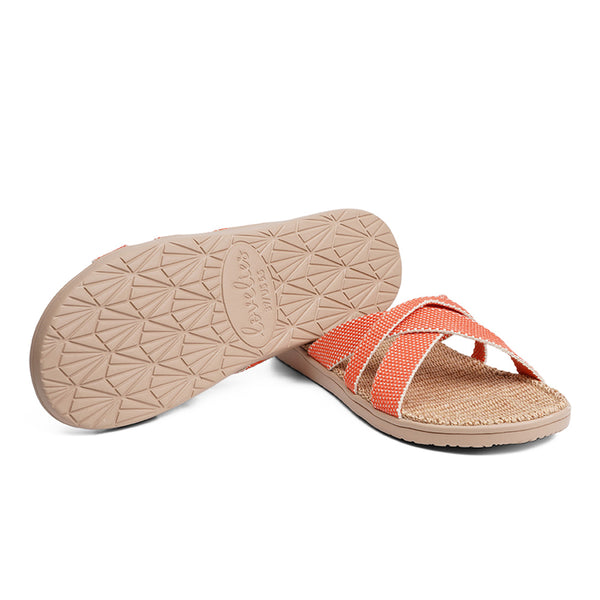 Weligama the best slip on sandal from the Danish brand Lovelies. Sandal with woven cotton straps. The comfortable inner sole is covered with soft natural jute material. The Weligama sandal is available in many beautiful colours and in sizes fra 30 to 42 euro size.