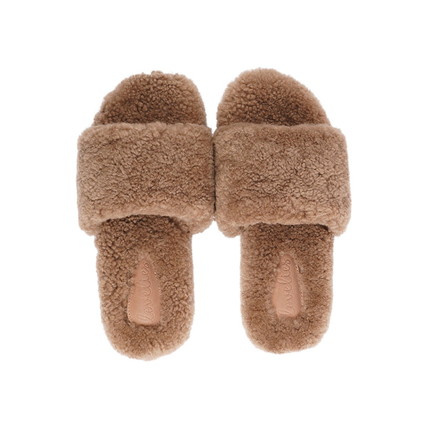 Lovelies Studio hand made home shoes of Australien shearling -  High quality and really good fit. Lovelies shearling slippers are the essence of comfortability. When you’re in the need of surrounding your feet in soft and warm slippers, Lovelies shearling slippers are the answer. With soft and durable soles, warm shearling and a gorgeous design, you’ll never want to wear any other home-shoe to make you feel at ease.