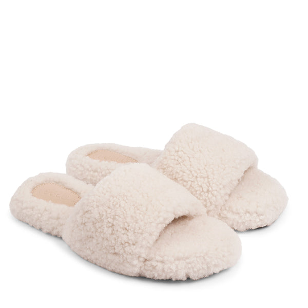 Lovelies Studio hand made home shoes of Australien shearling -  High quality and really good fit. Lovelies shearling slippers are the essence of comfortability. When you’re in the need of surrounding your feet in soft and warm slippers, Lovelies shearling slippers are the answer. With soft and durable soles, warm shearling and a gorgeous design, you’ll never want to wear any other home-shoe to make you feel at ease.