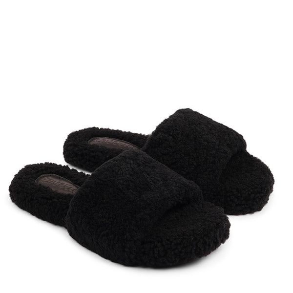 Lovelies Studio hand made home shoes of Australien shearling -  High quality and really good fit. Lovelies shearling slippers are the essence of comfortability. When you’re in the need of surrounding your feet in soft and warm slippers, Lovelies shearling slippers are the answer. With soft and durable soles, warm shearling and a gorgeous design, you’ll never want to wear any other home-shoe to make you feel at ease.